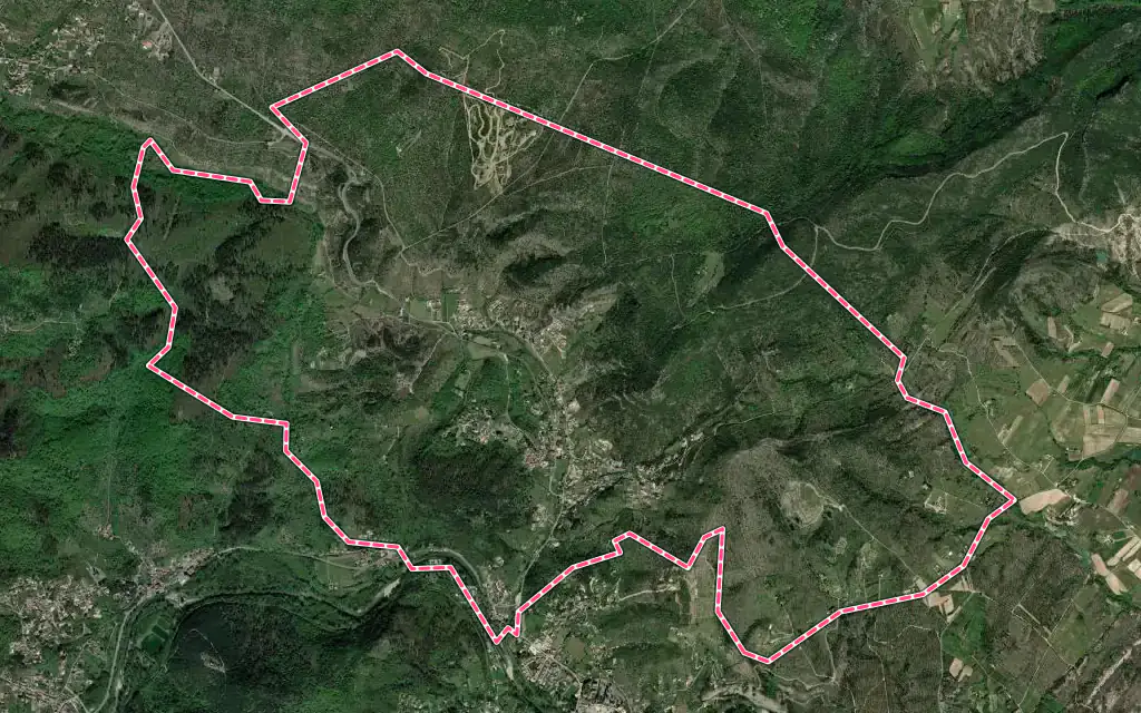 Vue satellite de Saint-Brès avec ses contours administratifs
