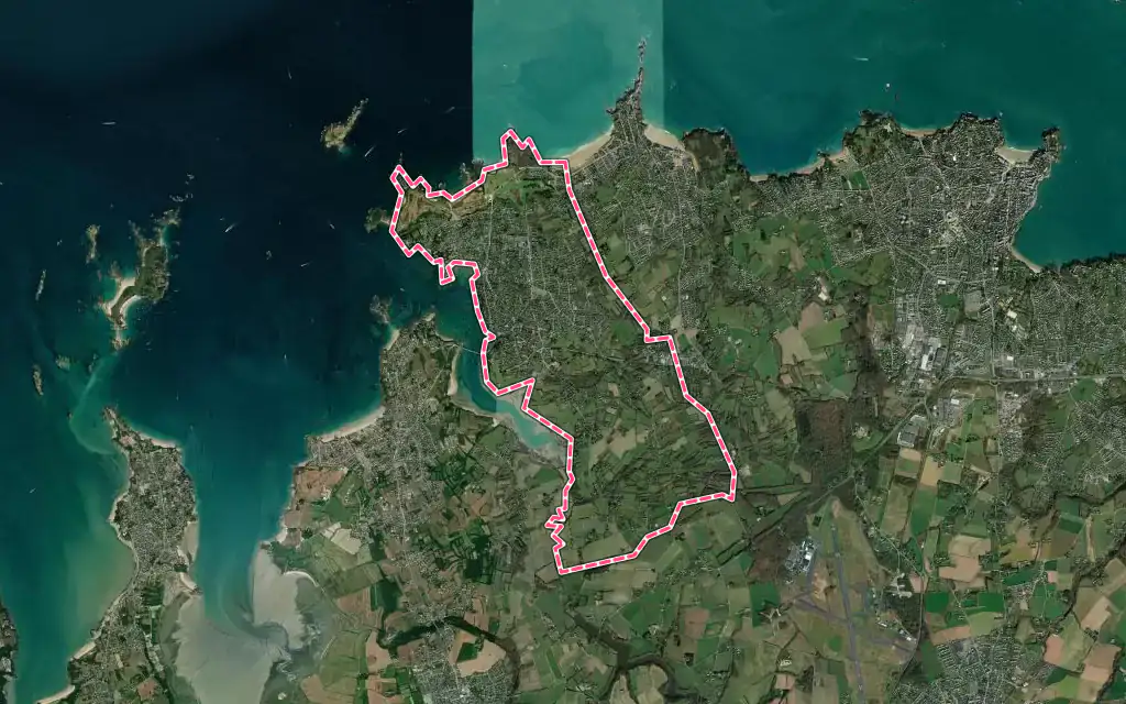 Vue satellite de Saint-Briac-sur-Mer avec ses contours administratifs