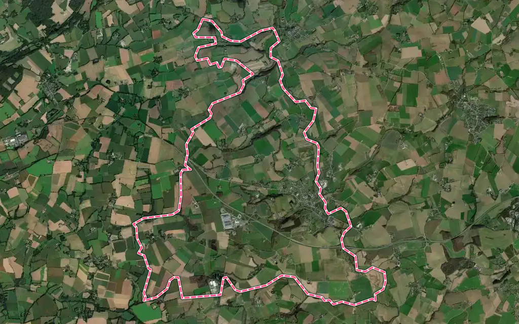 Vue satellite de Saint-Caradec avec ses contours administratifs