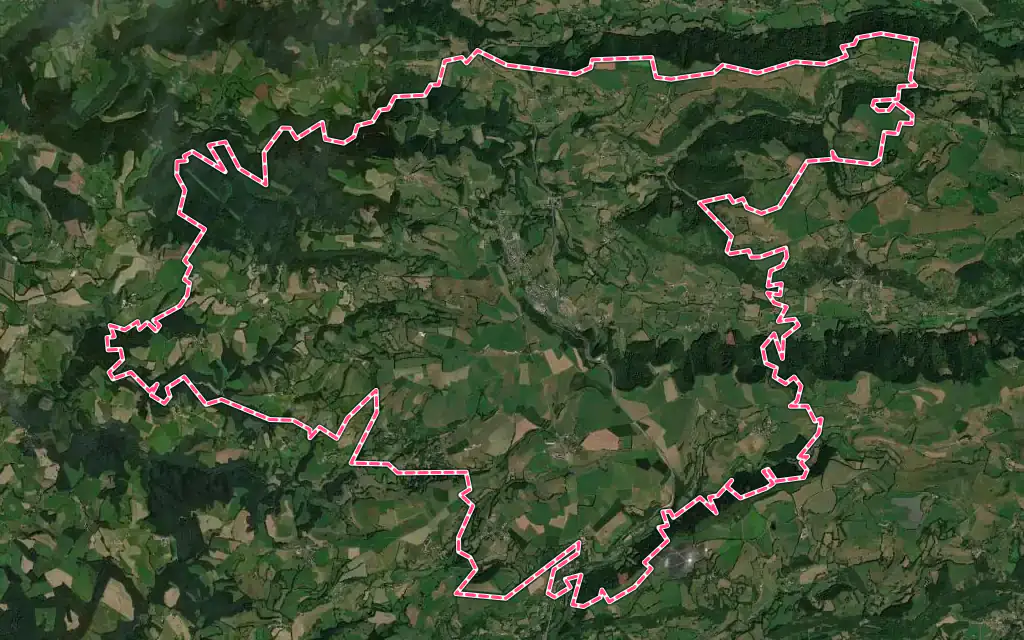 Vue satellite de Saint-Cernin avec ses contours administratifs