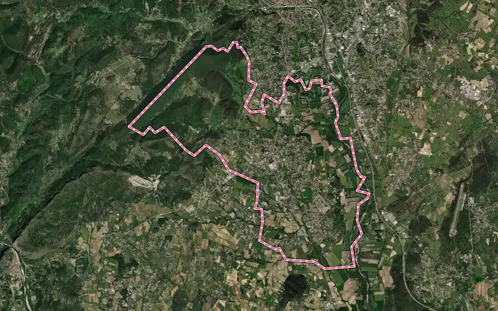 Vue satellite de Saint-Christol-lez-Alès avec ses contours administratifs
