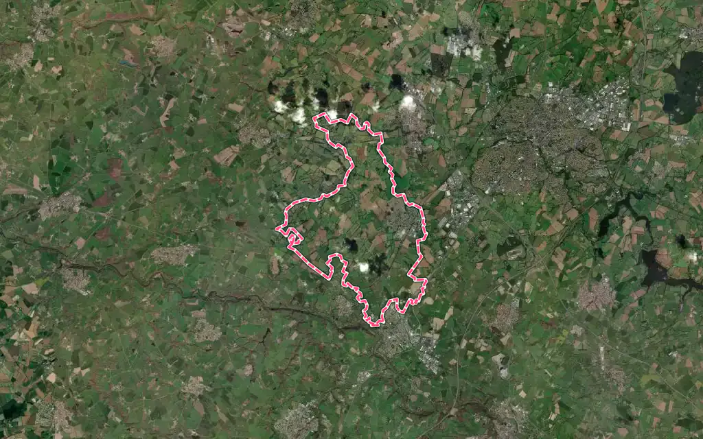 Vue satellite de Saint-Christophe-du-Bois avec ses contours administratifs
