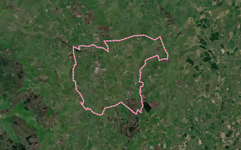 Vue satellite de Saint-Christophe-en-Brionnais avec ses contours administratifs