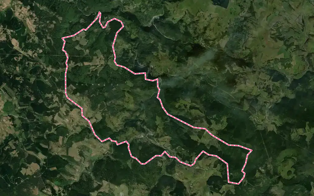 Vue satellite de Saint-Cirgues-en-Montagne avec ses contours administratifs