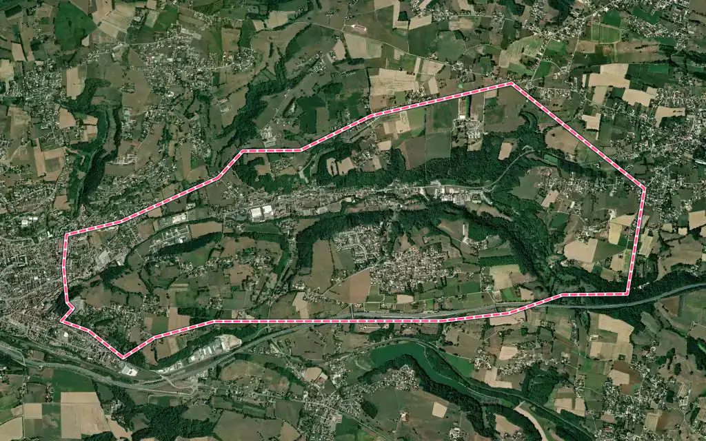 Vue satellite de Saint-Clair-de-la-Tour avec ses contours administratifs