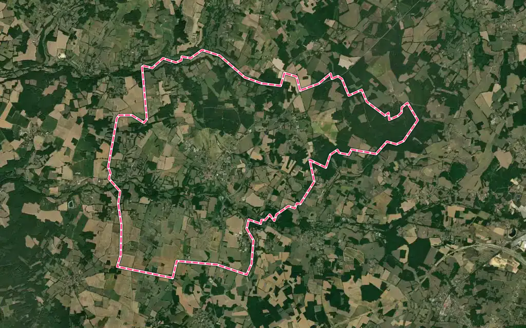 Vue satellite de Saint-Claud avec ses contours administratifs