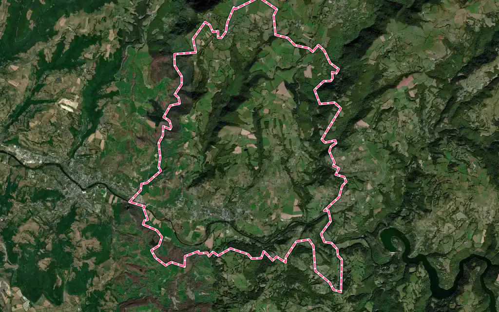 Vue satellite de Saint-Côme-d'Olt avec ses contours administratifs