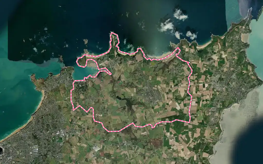 Vue satellite de Saint-Coulomb avec ses contours administratifs