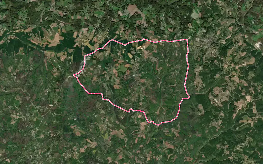 Vue satellite de Saint-Crépin-et-Carlucet avec ses contours administratifs