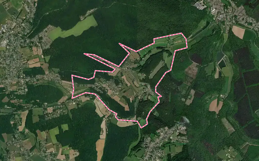 Vue satellite de Saint-Cyr-la-Campagne avec ses contours administratifs
