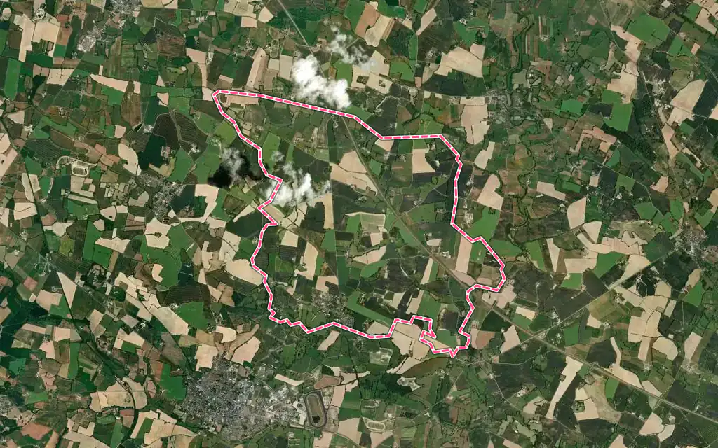 Vue satellite de Saint-Denis-du-Maine avec ses contours administratifs
