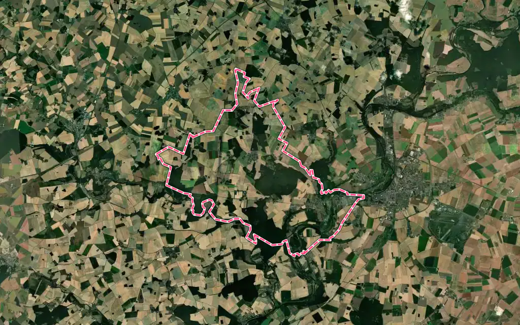 Vue satellite de Saint-Denis-Lanneray avec ses contours administratifs
