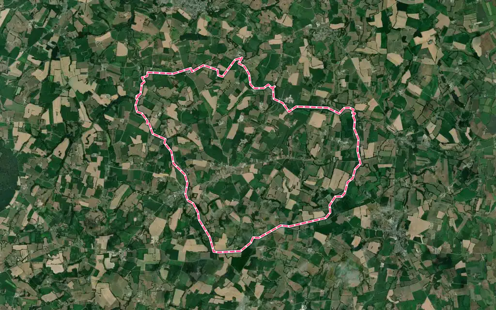 Vue satellite de Saint-Ellier-du-Maine avec ses contours administratifs