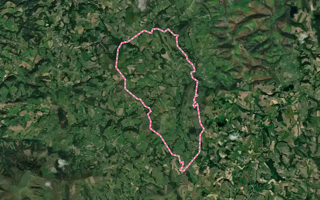 Vue satellite de Saint-Esteben avec ses contours administratifs