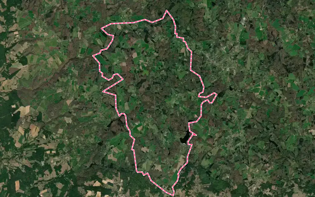 Vue satellite de Saint-Estèphe avec ses contours administratifs