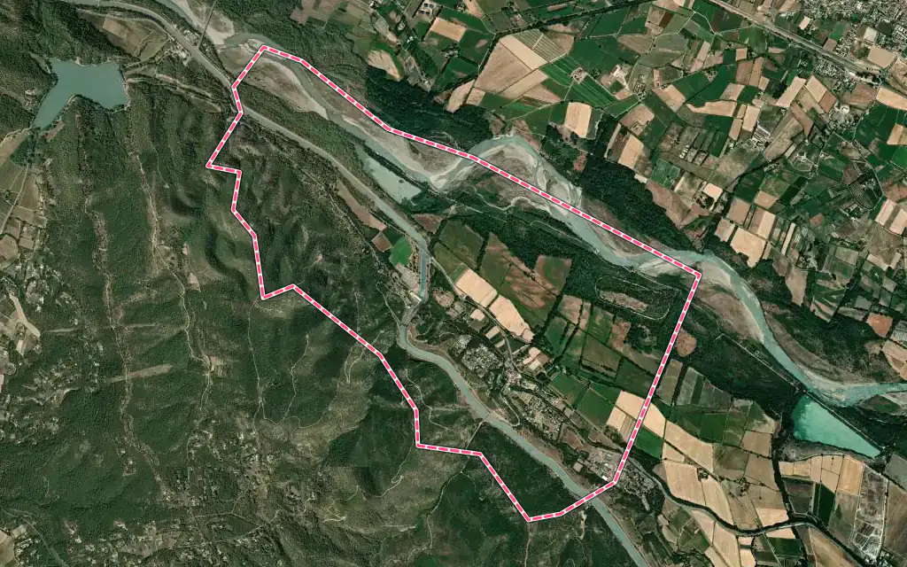 Vue satellite de Saint-Estève-Janson avec ses contours administratifs
