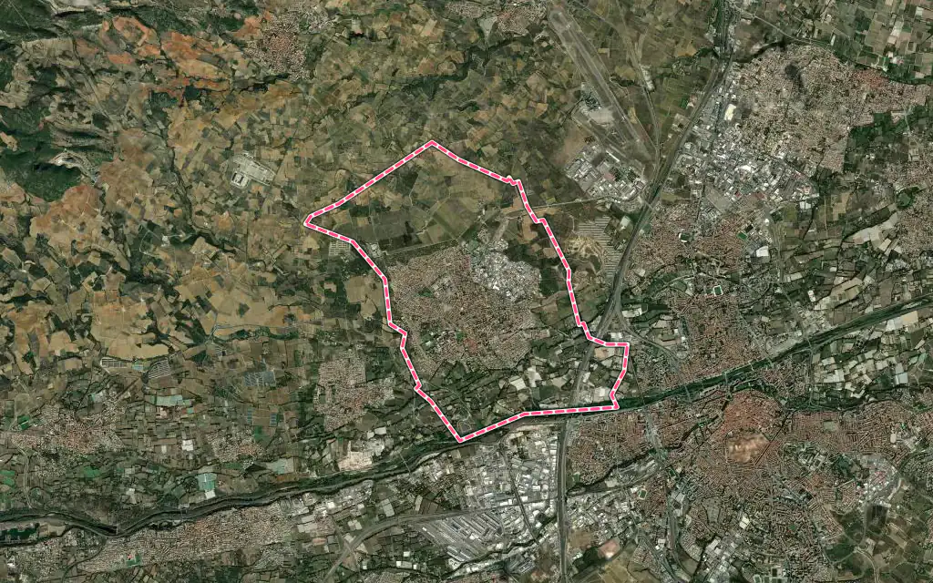Vue satellite de Saint-Estève avec ses contours administratifs