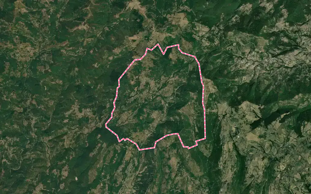 Vue satellite de Saint-Étienne-de-Boulogne avec ses contours administratifs