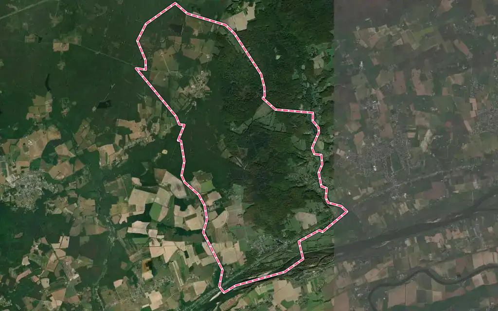 Vue satellite de Saint-Étienne-de-Chigny avec ses contours administratifs