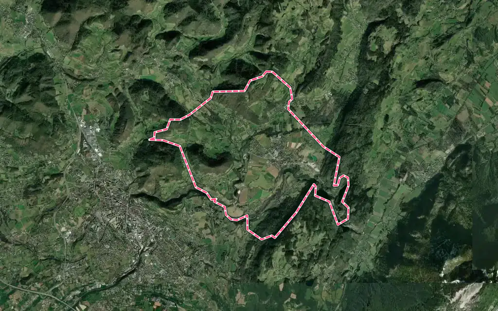 Vue satellite de Saint-Étienne-de-Crossey avec ses contours administratifs