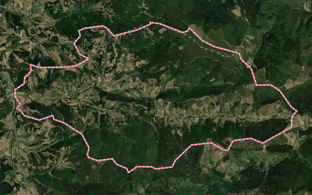 Vue satellite de Saint-Étienne-de-Lugdarès avec ses contours administratifs