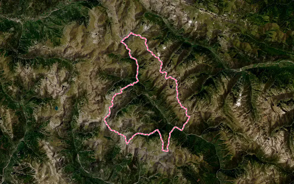 Vue satellite de Saint-Étienne-de-Tinée avec ses contours administratifs