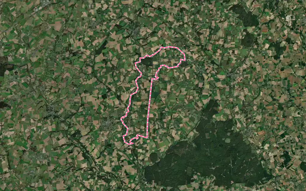 Vue satellite de Saint-Étienne-du-Gué-de-l'Isle avec ses contours administratifs