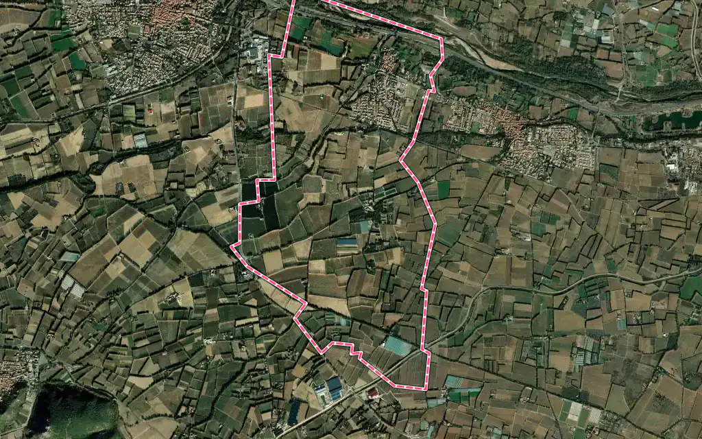 Vue satellite de Saint-Féliu-d'Amont avec ses contours administratifs