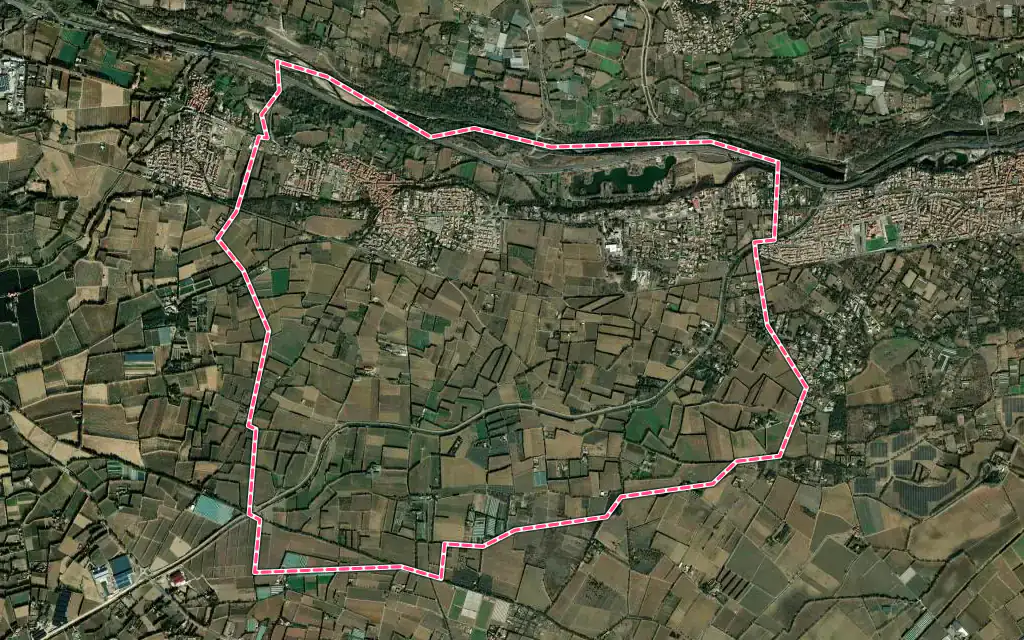 Vue satellite de Saint-Féliu-d'Avall avec ses contours administratifs
