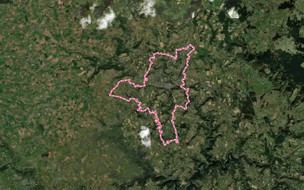 Vue satellite de Saint-Flour avec ses contours administratifs