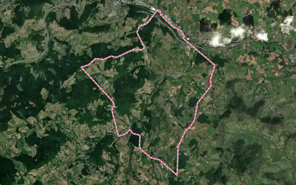 Vue satellite de Saint-Forgeux avec ses contours administratifs