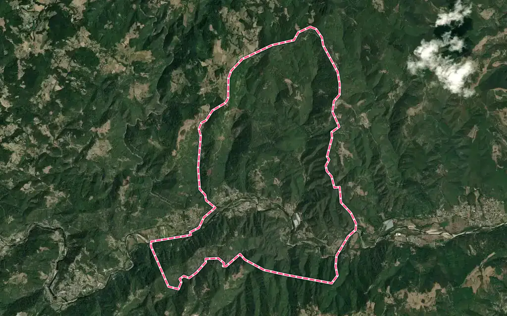 Vue satellite de Saint-Fortunat-sur-Eyrieux avec ses contours administratifs