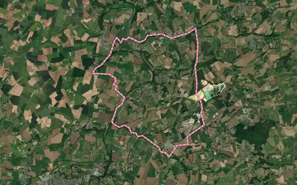 Vue satellite de Saint-Fraimbault-de-Prières avec ses contours administratifs