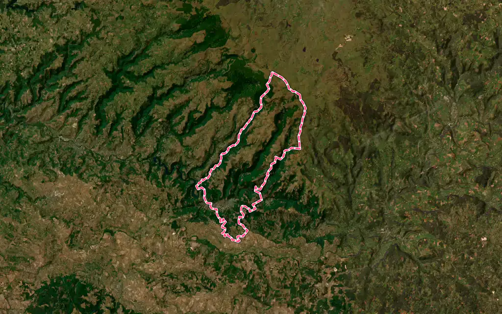 Vue satellite de Saint Geniez d'Olt et d'Aubrac avec ses contours administratifs