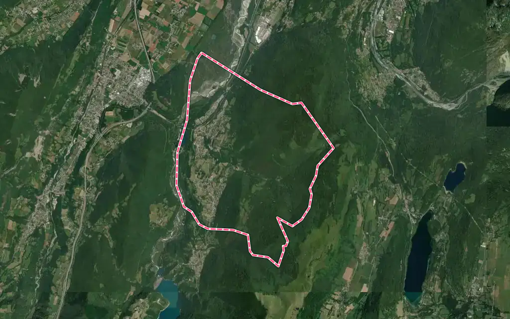 Vue satellite de Saint-Georges-de-Commiers avec ses contours administratifs