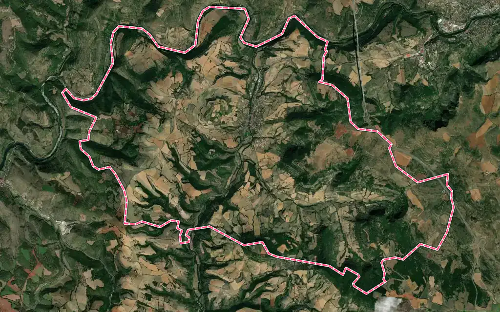 Vue satellite de Saint-Georges-de-Luzençon avec ses contours administratifs