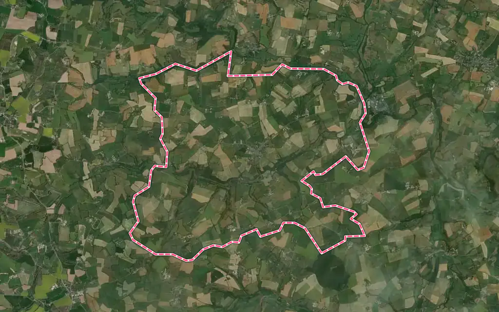 Vue satellite de Saint-Georges-le-Gaultier avec ses contours administratifs