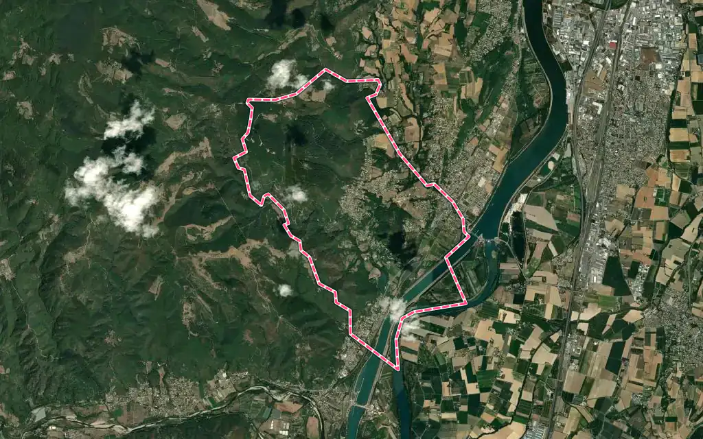 Vue satellite de Saint-Georges-les-Bains avec ses contours administratifs