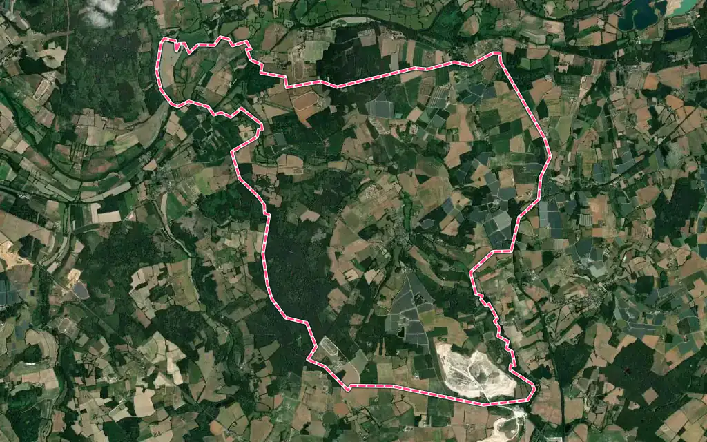 Vue satellite de Saint-Germain-d'Arcé avec ses contours administratifs