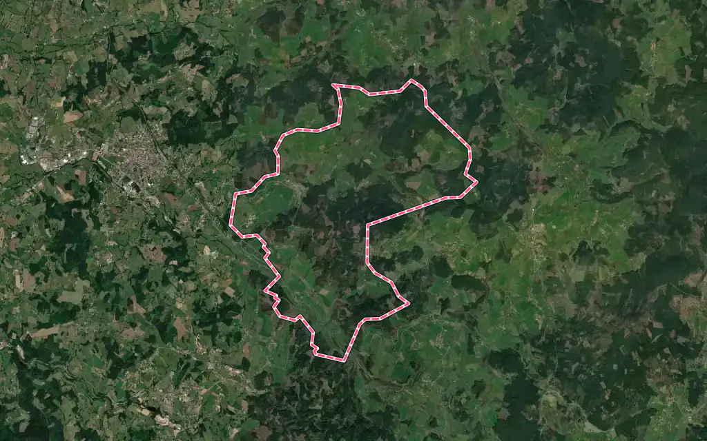 Vue satellite de Saint-Germain-la-Montagne avec ses contours administratifs