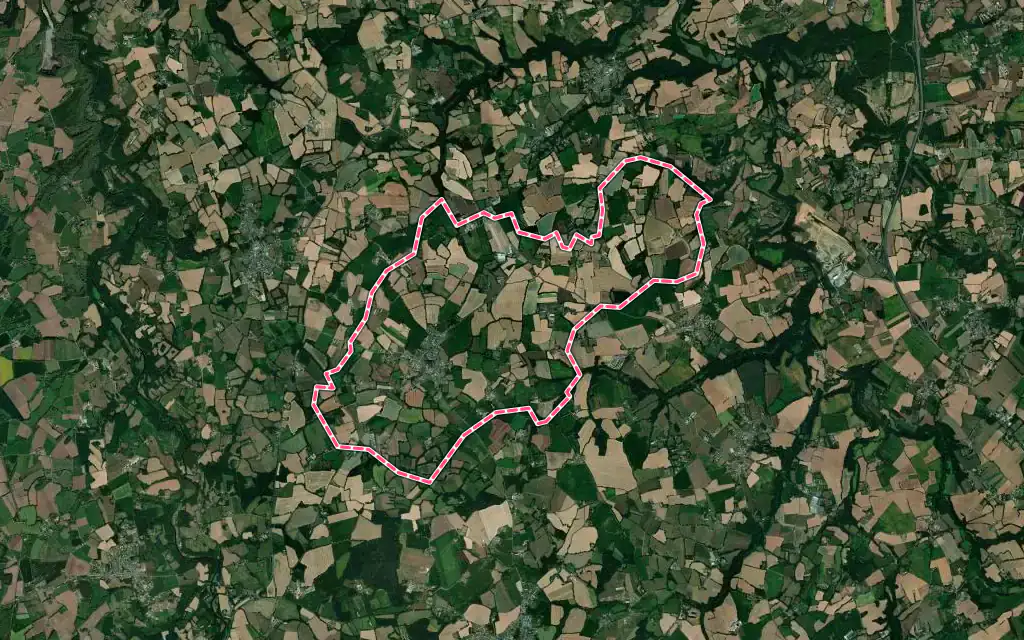 Vue satellite de Saint-Gilles-les-Bois avec ses contours administratifs