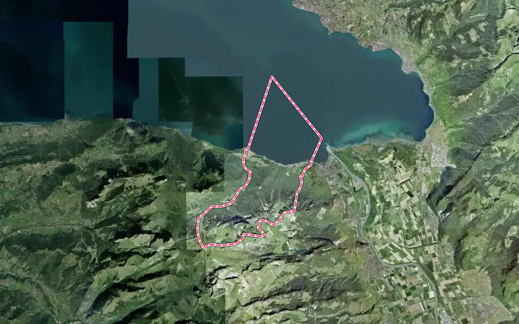 Vue satellite de Saint-Gingolph avec ses contours administratifs