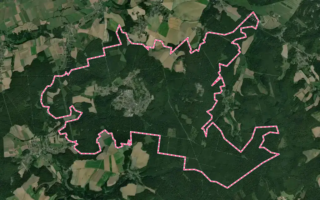Vue satellite de Saint-Gobain avec ses contours administratifs