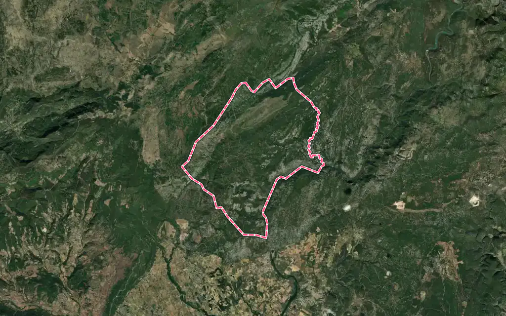 Vue satellite de Saint-Guilhem-le-Désert avec ses contours administratifs
