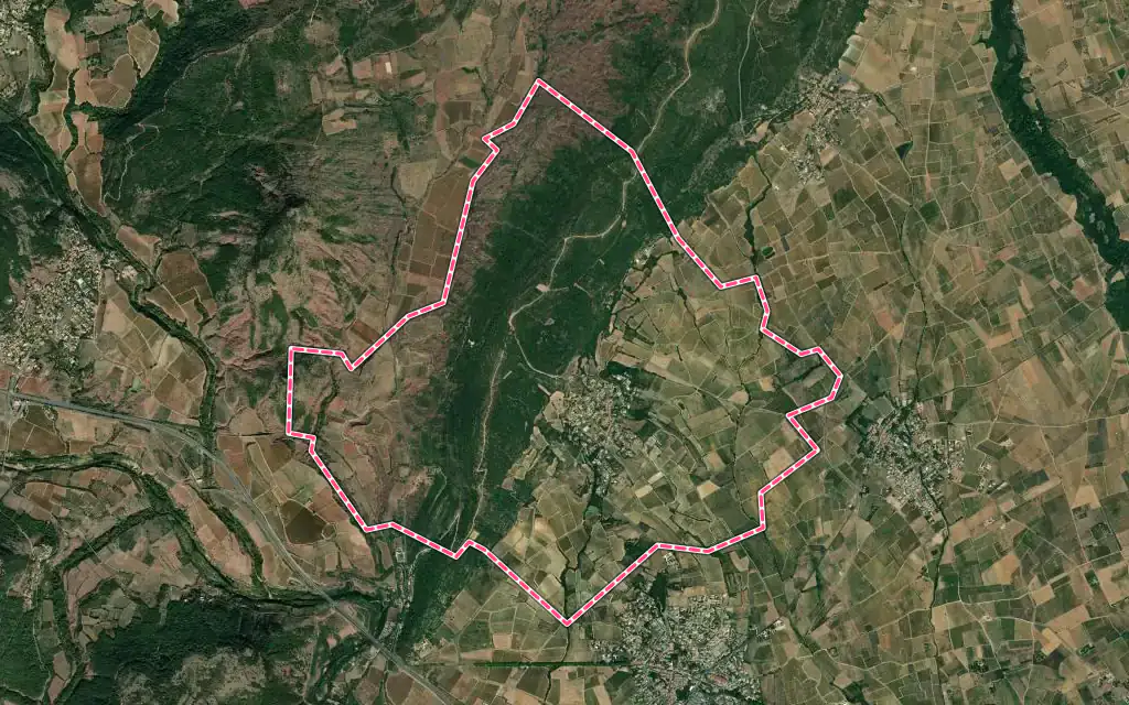 Vue satellite de Saint-Guiraud avec ses contours administratifs