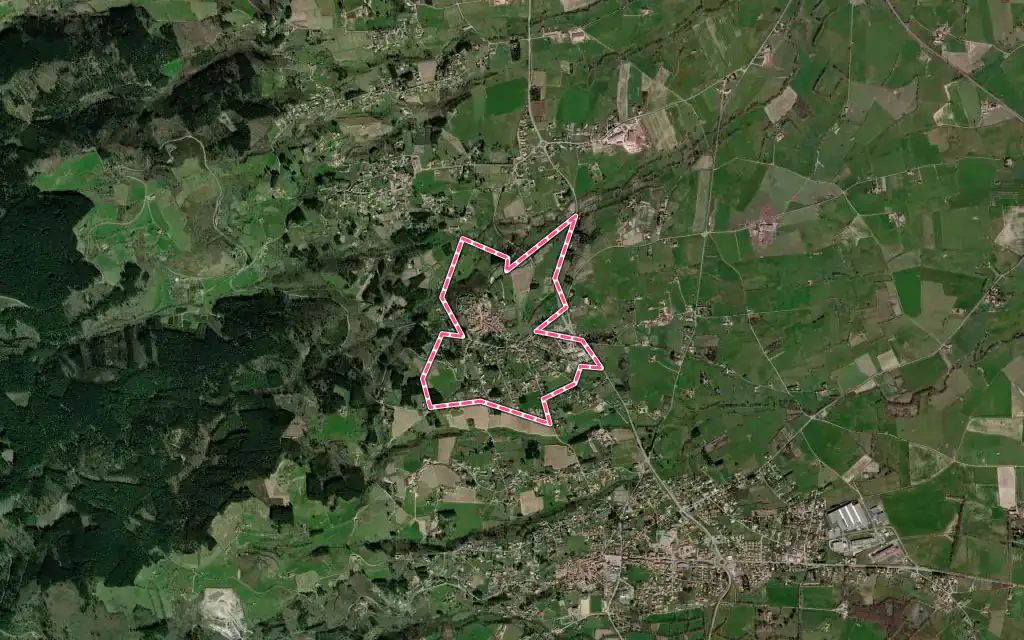 Vue satellite de Saint-Haon-le-Châtel avec ses contours administratifs