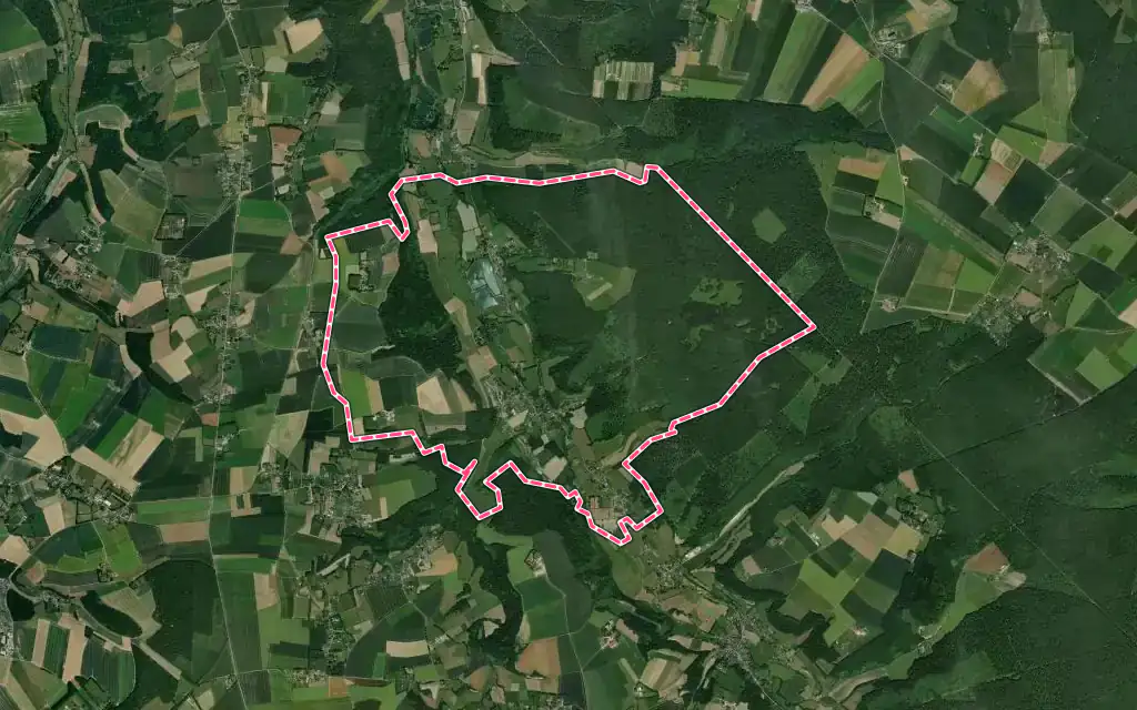 Vue satellite de Saint-Hellier avec ses contours administratifs