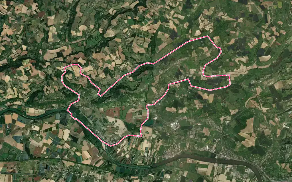 Vue satellite de Saint-Hilaire-de-Lusignan avec ses contours administratifs