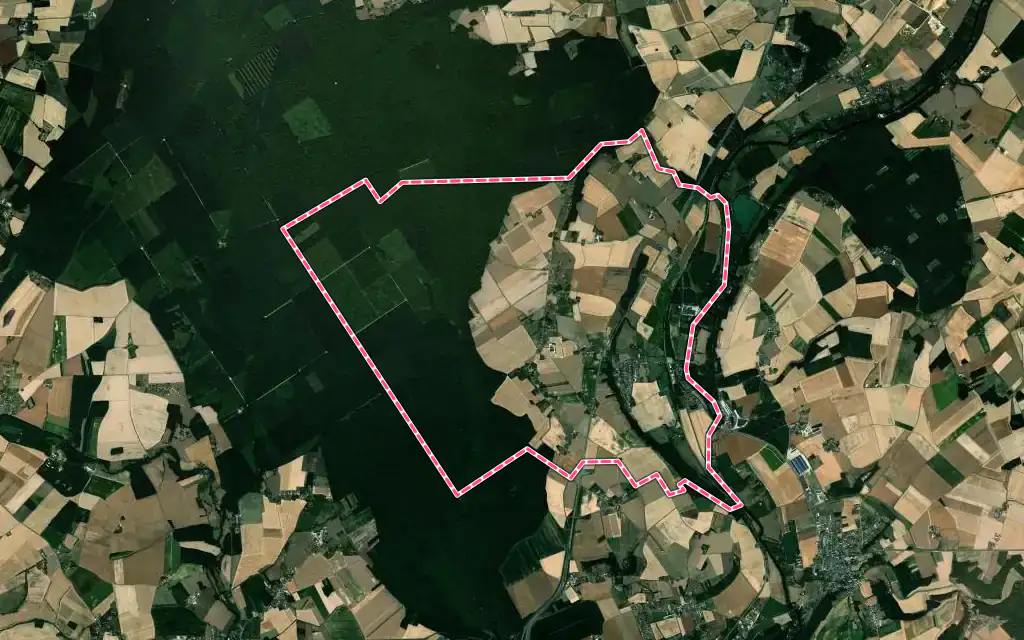 Vue satellite de Saint-Hilaire-la-Gravelle avec ses contours administratifs