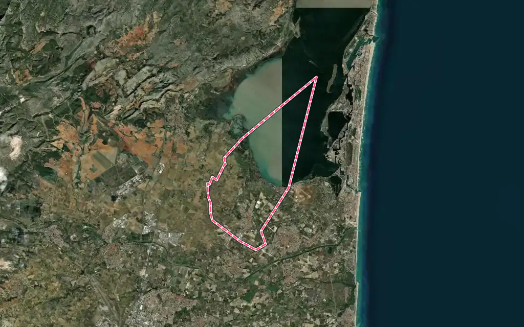 Vue satellite de Saint-Hippolyte avec ses contours administratifs